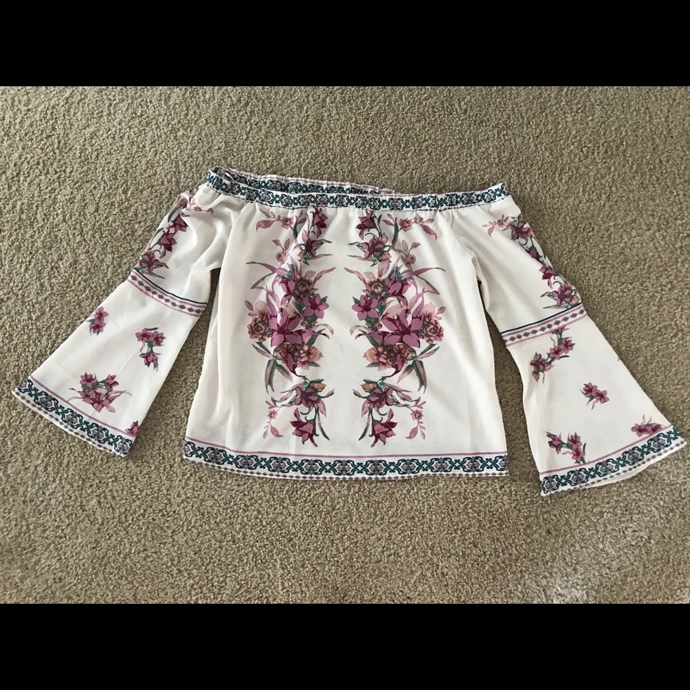 💕SOLD💕 Francesca’s blouse